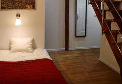 Pokój i schody na antresolę